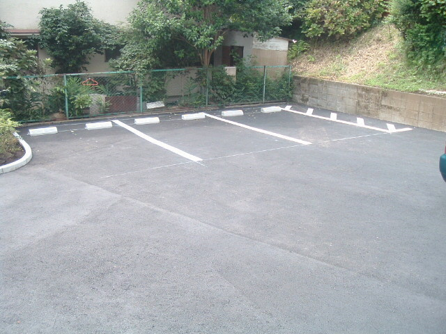 山王コーポネノカミの駐車場|敷地内駐車場