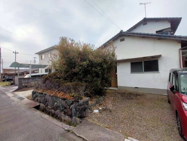 西条市中野甲525-1、526-1　収益物件の外観