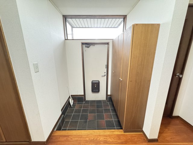 上信マンションの玄関