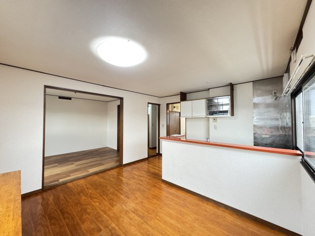 上信マンションの洋室