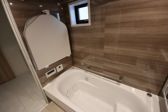 《仲介手数料無料》浦和区元町２丁目40-10(全1戸)新築一戸建てRESORT HOUSEの浴室|撮影日 2025年5月26日 15:00 曇り