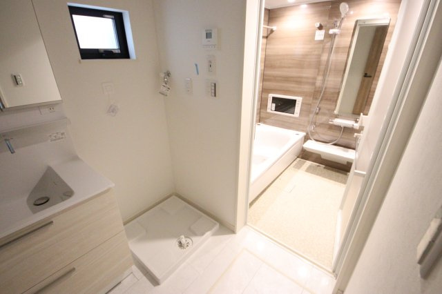 《仲介手数料無料》浦和区元町２丁目40-10(全1戸)新築一戸建てRESORT HOUSEのランドリースペース|撮影日 2025年5月26日 15:00 曇り