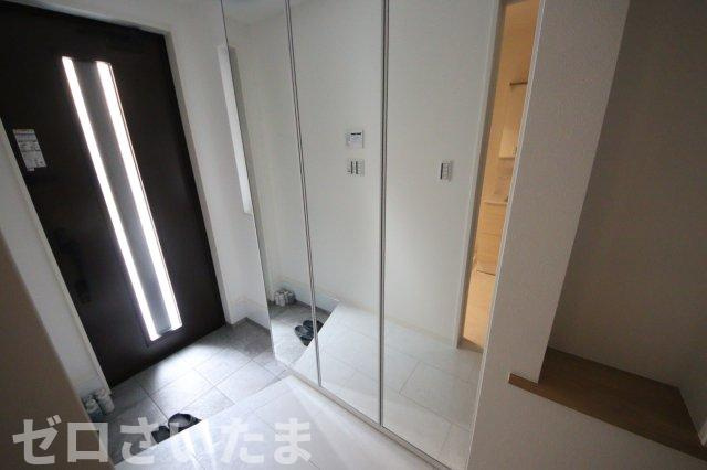 《仲介手数料無料》浦和区元町２丁目40-10(全1戸)新築一戸建てRESORT HOUSEの玄関|撮影日 2025年5月26日 15:00 曇り