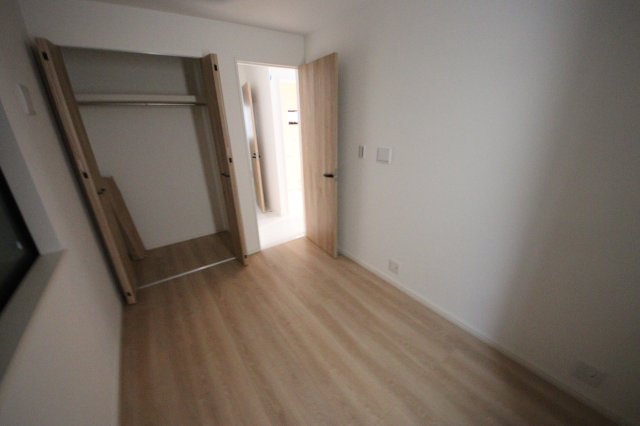 《仲介手数料無料》浦和区元町２丁目40-10(全1戸)新築一戸建てRESORT HOUSEの洋室|撮影日 2025年5月26日 15:00 曇り