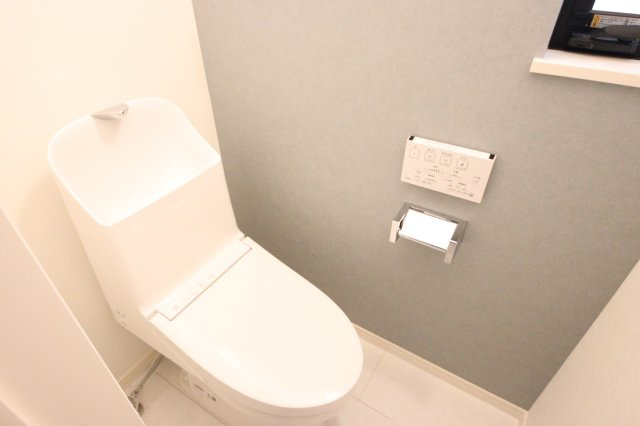 《仲介手数料無料》浦和区元町２丁目40-10(全1戸)新築一戸建てRESORT HOUSEのトイレ|撮影日 2025年5月26日 15:00 曇り