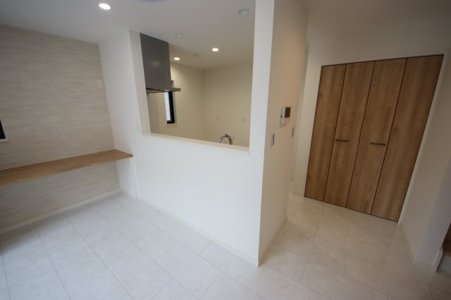 《仲介手数料無料》浦和区元町２丁目40-10(全1戸)新築一戸建てRESORT HOUSEのキッチン|撮影日 2025年5月26日 15:00 曇り