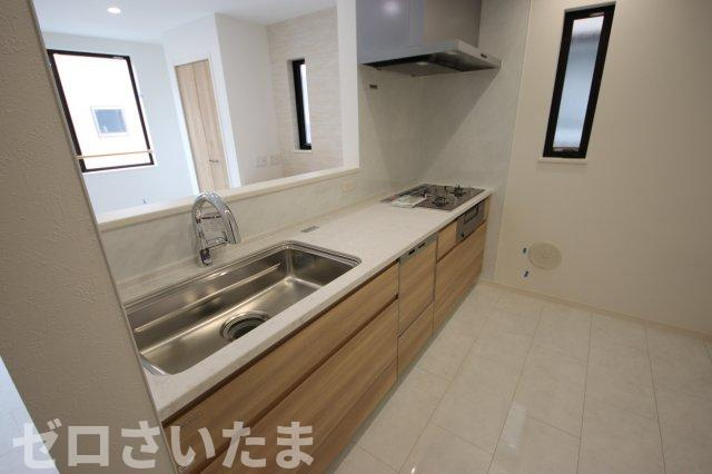 《仲介手数料無料》浦和区元町２丁目40-10(全1戸)新築一戸建てRESORT HOUSEのキッチン|撮影日 2025年5月26日 15:00 曇り