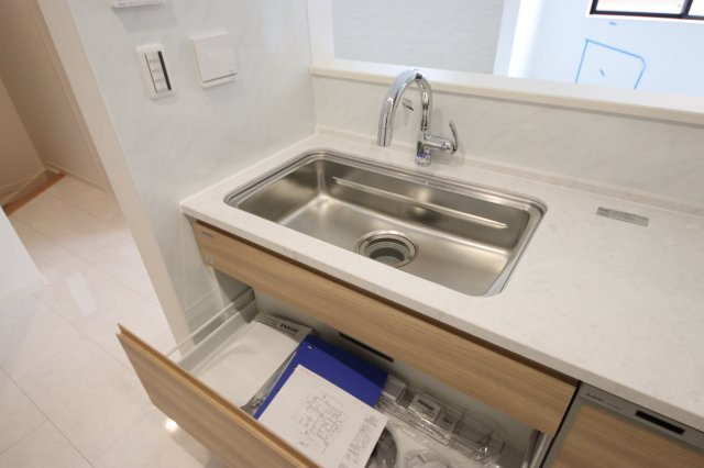 《仲介手数料無料》浦和区元町２丁目40-10(全1戸)新築一戸建てRESORT HOUSEのキッチン|撮影日 2025年5月26日 15:00 曇り