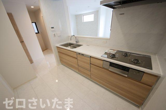 《仲介手数料無料》浦和区元町２丁目40-10(全1戸)新築一戸建てRESORT HOUSEのキッチン|撮影日 2025年5月26日 15:00 曇り