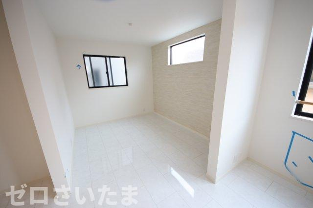 《仲介手数料無料》浦和区元町２丁目40-10(全1戸)新築一戸建てRESORT HOUSEの居間・リビング|撮影日 2025年5月26日 15:00 曇り