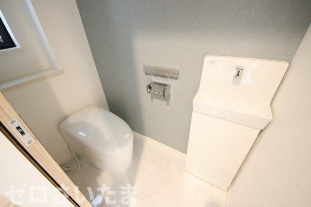 《仲介手数料無料》浦和区元町２丁目40-10(全1戸)新築一戸建てRESORT HOUSEのトイレ|撮影日 2025年5月26日 15:00 曇り
