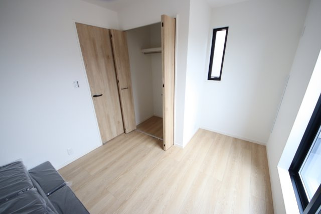 《仲介手数料無料》浦和区元町２丁目40-10(全1戸)新築一戸建てRESORT HOUSEの洋室|撮影日 2025年5月26日 15:00 曇り