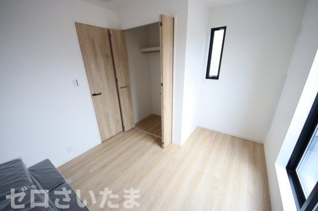 《仲介手数料無料》浦和区元町２丁目40-10(全1戸)新築一戸建てRESORT HOUSEの洋室|撮影日 2025年5月26日 15:00 曇り