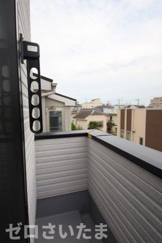《仲介手数料無料》浦和区元町２丁目40-10(全1戸)新築一戸建てRESORT HOUSEのバルコニー|撮影日 2025年5月26日 15:00 曇り
