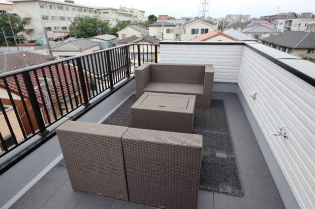 《仲介手数料無料》浦和区元町２丁目40-10(全1戸)新築一戸建てRESORT HOUSEのバルコニー|撮影日 2025年5月26日 15:00 曇り