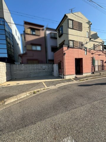 堺市西区上野芝向ヶ丘町5丁　戸建の外観|広い前面道路は約27ｍ