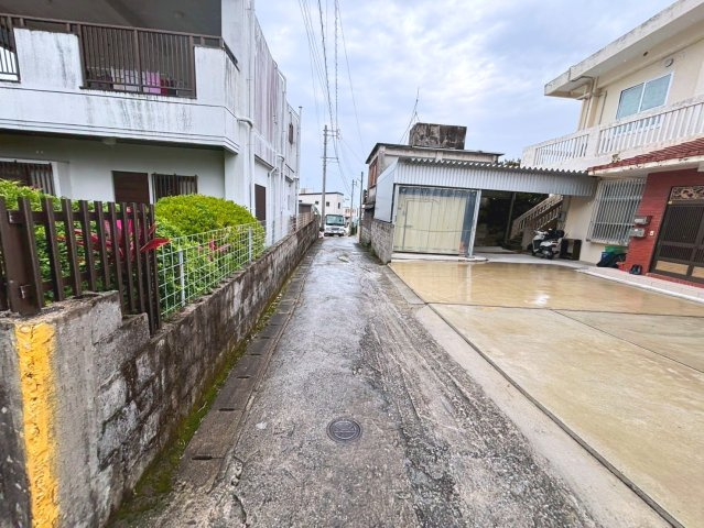浦添市西原1丁目　売土地の周辺|2025/4/26　前道