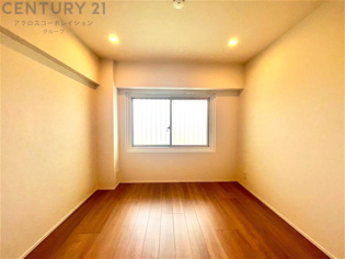 創造性や成長を促す遊びの空間を提供。学習や趣味に集中できる環境を整えます。個別のプライベートスペースは自己表現と自立心を育み、心地よい睡眠環境を整えリラックスできる場所を提供。