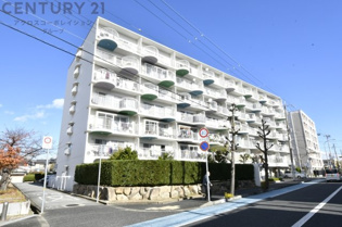 イトーピア武庫之荘は、尼崎市武庫之荘3丁目1-1にある、伊藤忠不動産分譲の7階建て・全74戸の中規模マンションです。
フル改装済み4階南向き住戸、いつでもご見学が可能です。お気軽にお問合せください。
