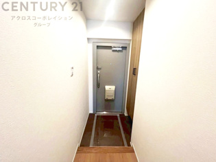 大きな玄関収納付きの玄関です　家族皆様の履物をしっかり収納できます
