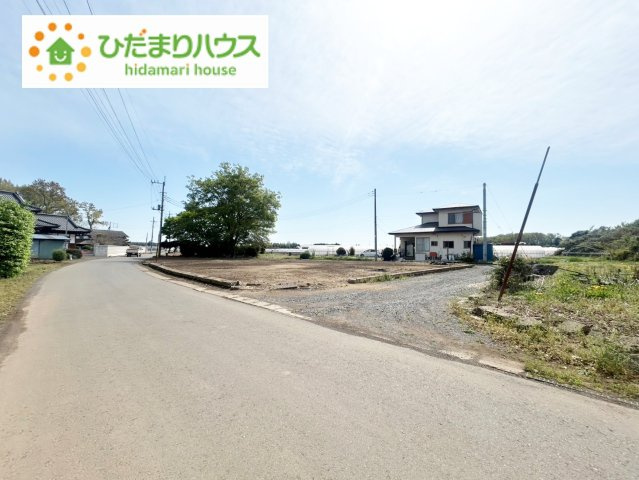 鉾田市鹿田　売地の前面道路含む現地写真|北西側に約4ｍ、北東側に約4ｍ前面道路ございます。