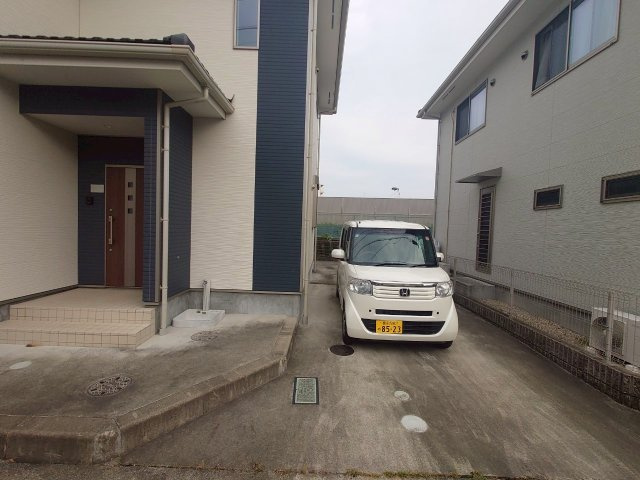 神池町戸建賃貸住宅Ｃ棟の駐車場