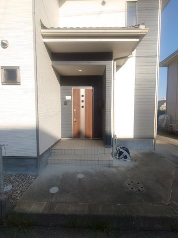 神池町戸建賃貸住宅Ｃ棟のエントランス