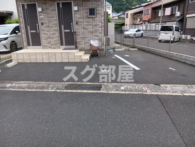 クロシェットの駐車場