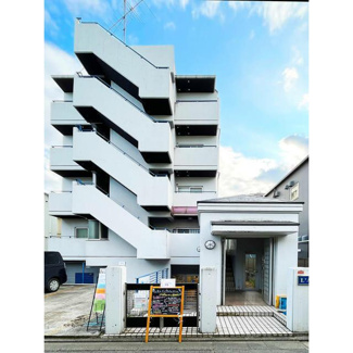 【外観】 | 鉄筋コンクリート造のがっちりとした建物。