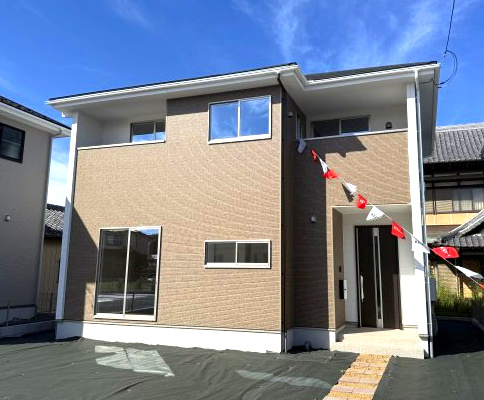 アーバンスタイル北群馬郡吉岡町9期　2号棟の外観|吉岡町に全3棟の住宅が完成しました☆
お客様のご都合に合わせていつでもご見学頂けます♪
おしゃれなデザインでおススメです☆