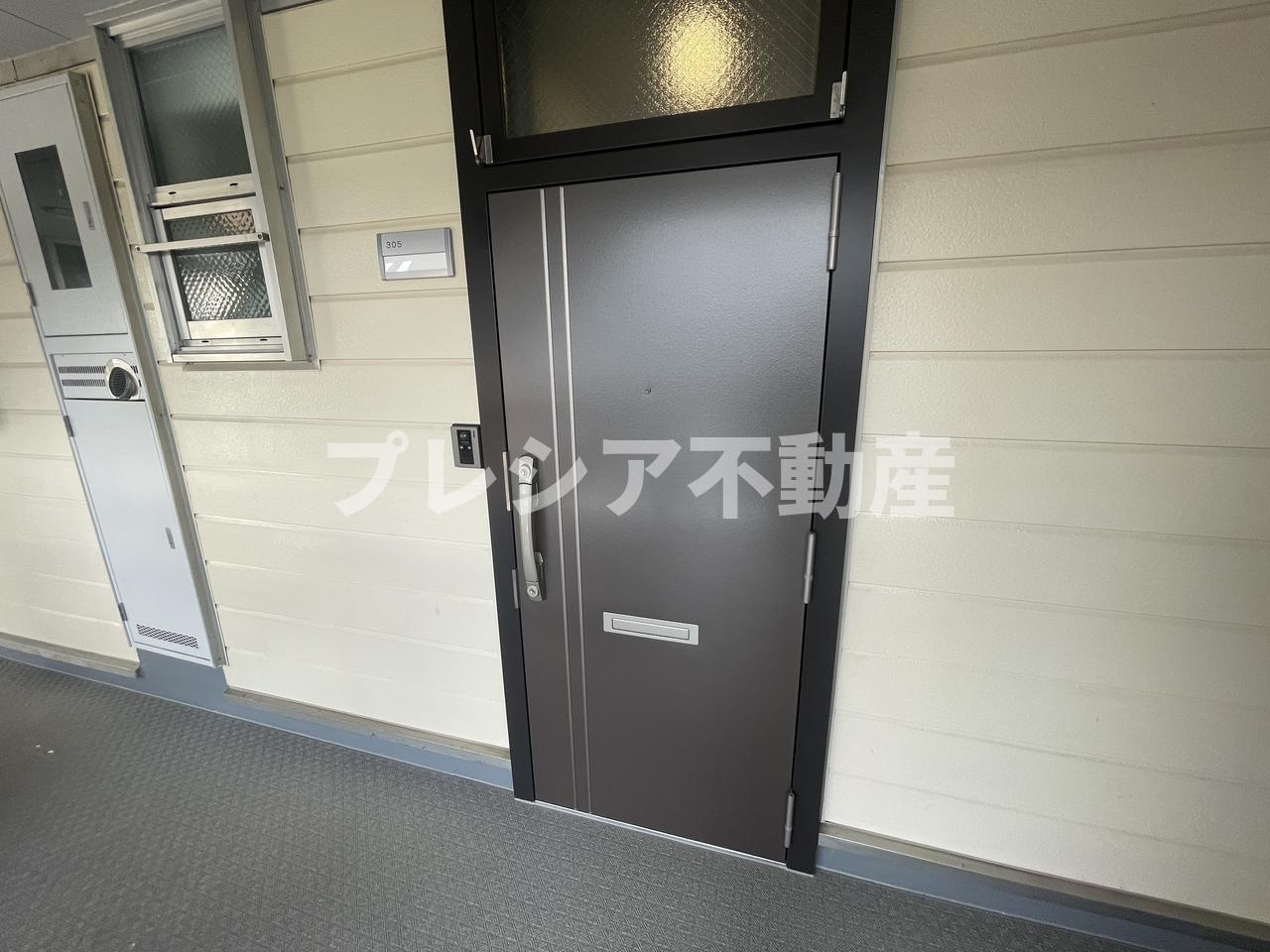 甲子園第3コーポラスの玄関