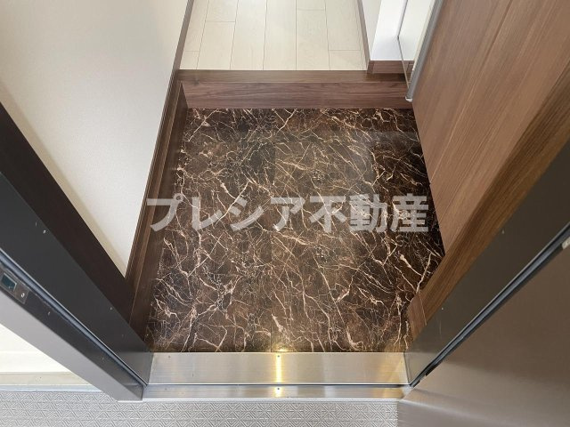甲子園第3コーポラスの玄関