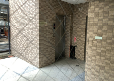 【その他共用部分】 | ロックヒルズ本厚木駅前 | 共用部分は、一棟の建物に住む区分所有者全員が共同で所有するとし、共用部分の管理、補修などは、区分所有者で形成される管理組合が行います。個人の判断で勝手に変更することはできませんので覚えておきましょう。