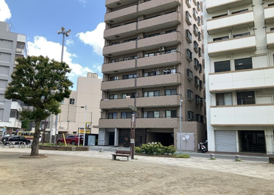 【外観】 | ロックヒルズ本厚木駅前 | マンションの外観は非常に重要なポイントです！外観の善し悪しは資産価値に大きな影響を与えます。外観のいいマンションを購入することで、高値で売却がしやすく、買い手が見つかりやすいというメリットがあります。