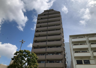 【現況写真】 | ロックヒルズ本厚木駅前 | 眺望の良さを楽しめるダイニングキッチンで家族団らんの時間を過ごしてはいかがでしょうか。バルコニーから見える景色を家族で眺める時間は、時間が経つのを忘れてしまいそうですね。是非、現地を見に行きましょう！