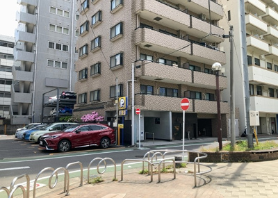 【構造・工法・仕様】 | ロックヒルズ本厚木駅前 | ＲＣ造、Reinforced Concreteは直訳すると補強されたコンクリートです。主に柱や梁・床・壁が鉄筋とコンクリートで構成おり、鉄筋を組んだ型枠にコンクリートを流し込んで固めたものを指します。