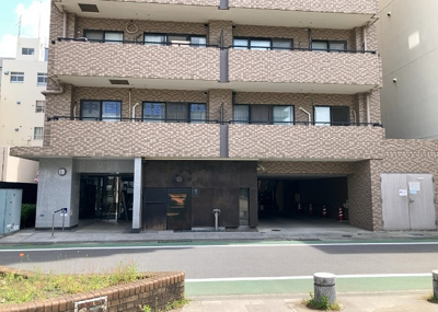 【構造・工法・仕様】 | ロックヒルズ本厚木駅前 | ＳＲＣ造は強度や耐震性の面でもRC造と比べて優れています。そのため、10階建以上の高層または超高層マンションなどの建築にも多く採用されています。柱や梁などのサイズが小さくても高い耐震性を確保できます。