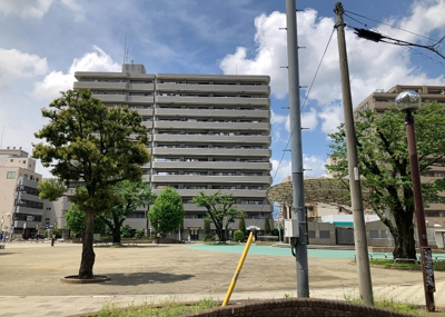 【展望】 | ロックヒルズ本厚木駅前 | 眺望の良さを楽しめるダイニングキッチンで家族団らんの時間を過ごしてはいかがでしょうか。バルコニーから見える景色を家族で眺める時間は、時間が経つのを忘れてしまいそうですね。是非、現地を見に行きましょう！