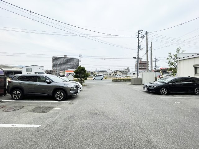 シャーメゾン Ⅴ番館の駐車場