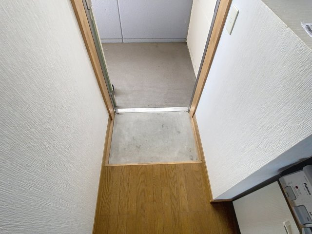 オリーブ東原の玄関