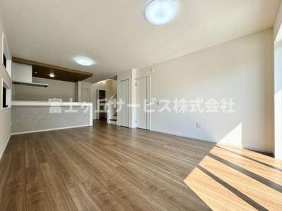 【居間・リビング】 | 静岡市葵区西千代田町 新築一戸建て 2号棟 | リビングダイニングです