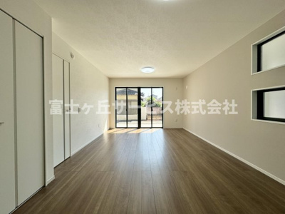 【居間・リビング】 | 静岡市葵区西千代田町 新築一戸建て 2号棟 | リビングです