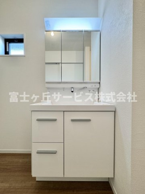 【独立洗面台】 | 静岡市葵区西千代田町 新築一戸建て 2号棟 | 朝の身支度に便利な独立洗面化粧台です