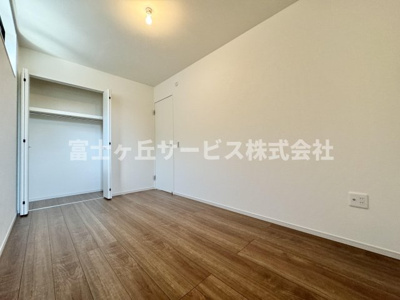 【洋室】 | 静岡市葵区西千代田町 新築一戸建て 2号棟 | 収納もある洋室です