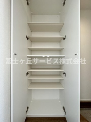 【収納】 | 静岡市葵区西千代田町 新築一戸建て 2号棟 | 玄関にあるシューズクロークです