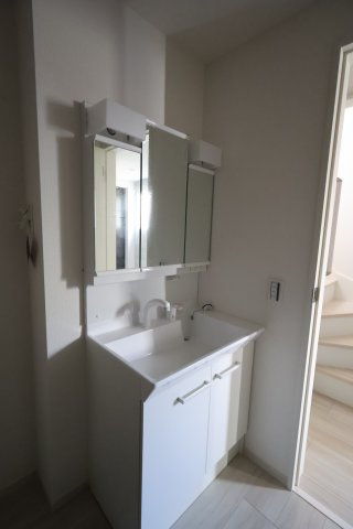 《仲介手数料無料》南区大字大谷口2541-6(全1戸)新築一戸建てリガーレの独立洗面台|撮影日 2025年8月3日 15:40 晴れ