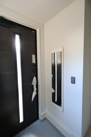 《仲介手数料無料》南区大字大谷口2541-6(全1戸)新築一戸建てリガーレの玄関|撮影日 2025年8月3日 15:40 晴れ