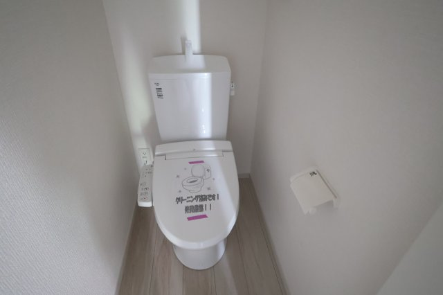 《仲介手数料無料》南区大字大谷口2541-6(全1戸)新築一戸建てリガーレのトイレ|撮影日 2025年8月3日 15:40 晴れ