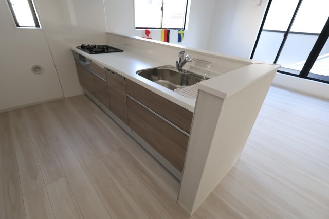 《仲介手数料無料》南区大字大谷口2541-6(全1戸)新築一戸建てリガーレのキッチン|撮影日 2025年8月3日 15:40 晴れ