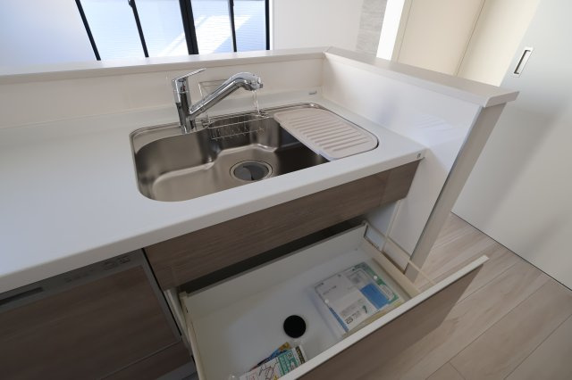 《仲介手数料無料》南区大字大谷口2541-6(全1戸)新築一戸建てリガーレのキッチン|撮影日 2025年8月3日 15:40 晴れ